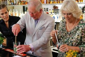 Prinz Charles und Herzogin Camilla: Ihre Drinks mixen sie selbst