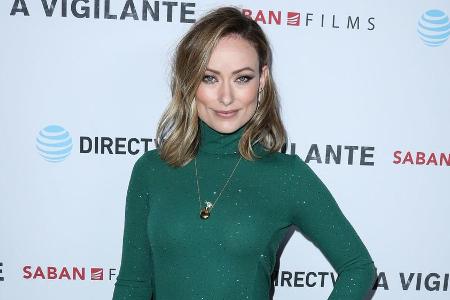 Olivia Wilde funkelt in ihrem enganliegenden grünen Kleid in Los Angeles Olivia Wilde funkelt in ihrem enganliegenden grünen Kleid in Los Angeles