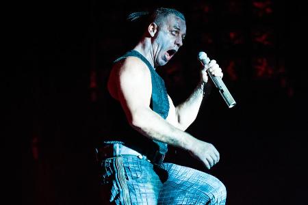Till Lindemann bei einem Rammstein-Konzert in Moskau Till Lindemann bei einem Rammstein-Konzert in Moskau