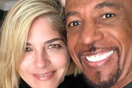 Selma Blair und Montel Williams grinsen um die Wette Selma Blair und Montel Williams grinsen um die Wette