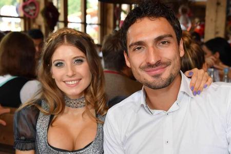 Cathy und Mats Hummels gaben sich am 15. Juni 2015 das Jawort Cathy und Mats Hummels gaben sich am 15. Juni 2015 das Jawort