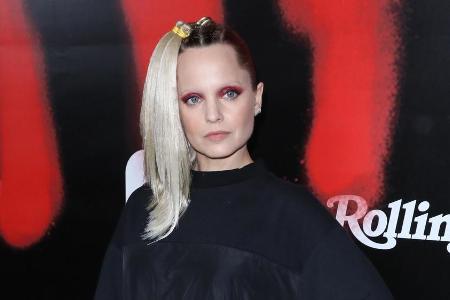 Schauspielerin Mena Suvari überraschte in Los Angeles im Punk-Look Schauspielerin Mena Suvari überraschte in Los Angeles im Punk-Look