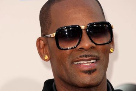 Sänger R. Kelly sieht sich mit schweren Vorwürfen konfrontiert Sänger R. Kelly sieht sich mit schweren Vorwürfen konfrontiert
