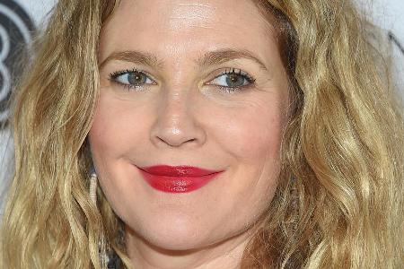 Drew Barrymore ist der beste Beweis dafür, dass ein rundes Gesicht schön sein kann - so lange es straff ist Drew Barrymore ist der beste Beweis dafür, dass ein rundes Gesicht schön sein kann - so lange es straff ist