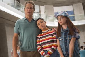 John Corbett (v.l.), Lana Condor und Anna Cathcart werden im Sequel zu "To All the Boys I've Loved Before" wieder vereint
