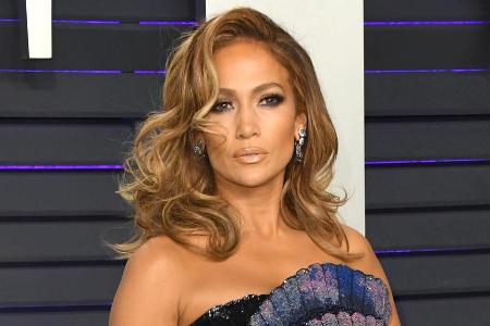 Jennifer Lopez legt offenbar viel Wert auf ihre Haarpracht, vielleicht auch zu viel? Jennifer Lopez legt offenbar viel Wert auf ihre Haarpracht, vielleicht auch zu viel?