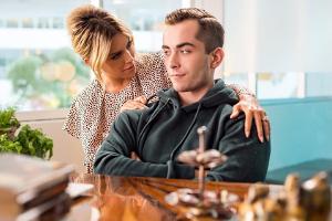 Er spielt ihren Sohn: Jonathan Elias Weiske schwärmt von Sylvie Meis