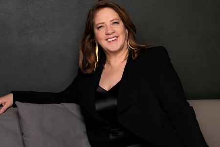 Kathy Kelly wagt sich an deutsche Songs Kathy Kelly wagt sich an deutsche Songs