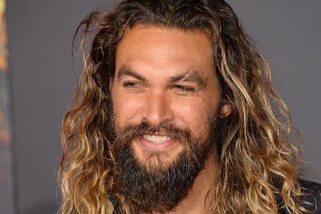 Trotz einer Notlandung konnte Jason Momoa schon sehr bald wieder lachen Trotz einer Notlandung konnte Jason Momoa schon sehr bald wieder lachen
