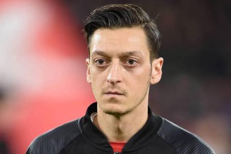 Mesut Özil soll Recep Tayyip Erdogan auf seine Hochzeit eingeladen haben Mesut Özil soll Recep Tayyip Erdogan auf seine Hochzeit eingeladen haben