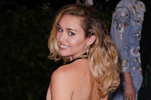 Ankündigung mit Nacktfoto! Miley Cyrus tritt bei "Woodstock 50" auf