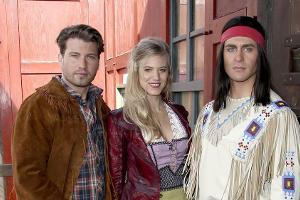 Larissa Marolt und ihr Karl-May-Dreamteam: Das sind ihre Western-Looks