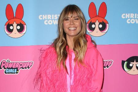 Heidi Klum feierte den Weltfrauentag in einem pinken Federkleidchen