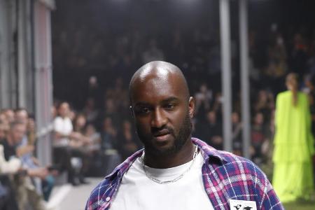 Designer Virgil Abloh bei einer Show in Paris Designer Virgil Abloh bei einer Show in Paris