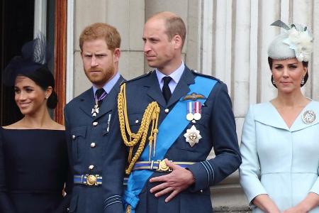 Neue Social-Media-Regeln sollen sie schützen: Herzogin Meghan, Prinz Harry, Prinz William und Herzogin Kate (v.l.n.r.) Neue Social-Media-Regeln sollen sie schützen: Herzogin Meghan, Prinz Harry, Prinz William und Herzogin Kate (v.l.n.r.)