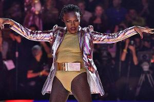 Grace Jones war das Highlight der Paris Fashion Week