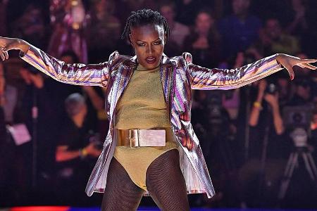 Grace Jones war mit 70 Jahren der Star auf dem Laufsteg Grace Jones war mit 70 Jahren der Star auf dem Laufsteg
