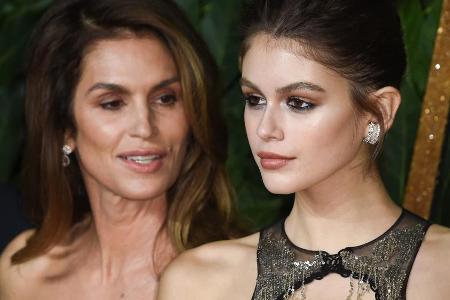 Schönes Mutter-Tochter-Gespann: Cindy Crawford und ihre Tochter Kaia Schönes Mutter-Tochter-Gespann: Cindy Crawford und ihre Tochter Kaia