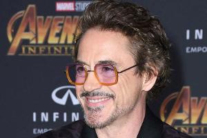 Robert Downey Jr. startet Schnurrbart-Challenge