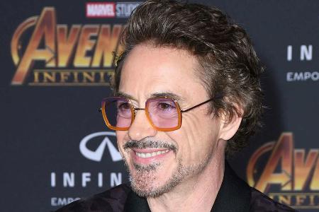 Robert Downey Jr. trägt privat keinen reinen Schnurrbart Robert Downey Jr. trägt privat keinen reinen Schnurrbart
