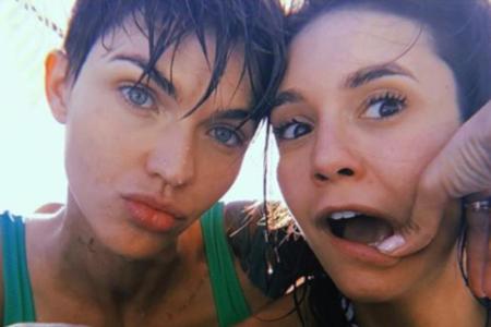 Ruby Rose und Nina Dobrev Ruby Rose und Nina Dobrev