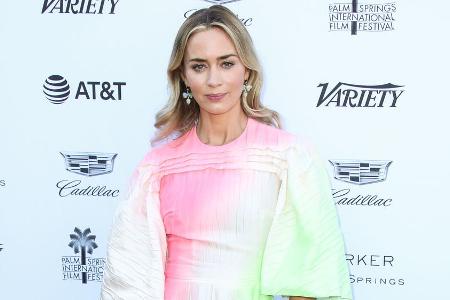 Emily Blunt erschien in Rosé und Neon-Grün auf einem Event in Palm Springs Emily Blunt erschien in Rosé und Neon-Grün auf einem Event in Palm Springs