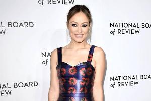 Olivia Wilde in einem ungewöhnlichen Blümchenkleid