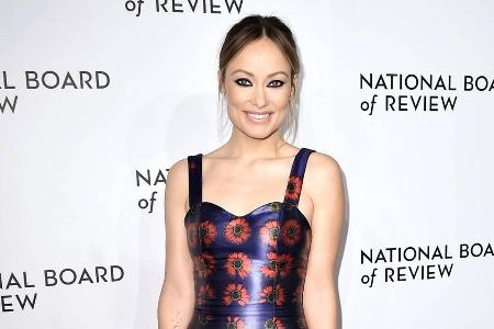 Olivia Wilde in einem ungewöhnlichen Blümchenkleid Olivia Wilde in einem ungewöhnlichen Blümchenkleid