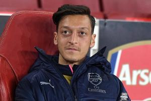 Mesut Özil: Hat sich der Fußball-Star verlobt?