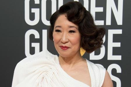 Sandra Oh hat die Golden Globes 2019 nicht nur moderiert, sondern auch einen der begehrten Preise gewonnen Sandra Oh hat die Golden Globes 2019 nicht nur moderiert, sondern auch einen der begehrten Preise gewonnen