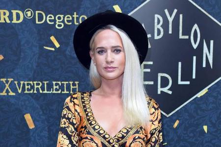 Sarah Knappik trauert um ihre Oma Sarah Knappik trauert um ihre Oma
