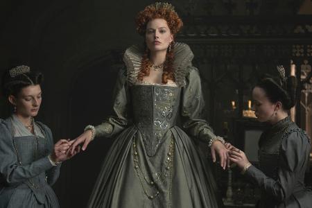 Margot Robbie verkörpert die starke und entschlossene Rivalin Maria Stuarts: Königin Elisabeth I. Margot Robbie verkörpert die starke und entschlossene Rivalin Maria Stuarts: Königin Elisabeth I.