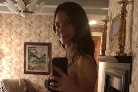 Hochschwanger veröffentlichte Lily Aldridge einen Schnappschuss von ihrem Babybauch Hochschwanger veröffentlichte Lily Aldridge einen Schnappschuss von ihrem Babybauch
