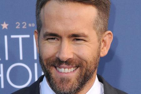 Ryan Reynolds hat für seine chinesischen Fans seine Arm-Operation verschoben Ryan Reynolds hat für seine chinesischen Fans seine Arm-Operation verschoben
