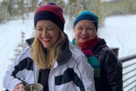 Reese Witherspoon mit Mutter Betty im Ski-Urlaub Reese Witherspoon mit Mutter Betty im Ski-Urlaub
