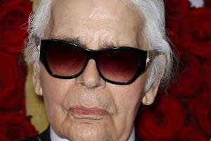 Karl Lagerfeld fehlt bei der Chanel-Modenschau in Paris