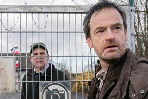 "Tatort: Zorn": Friedemann Keller (Götz Schubert, l.) regiert in seinem "Freien Reich Frieden". Davon will sich Kommissar Pe...