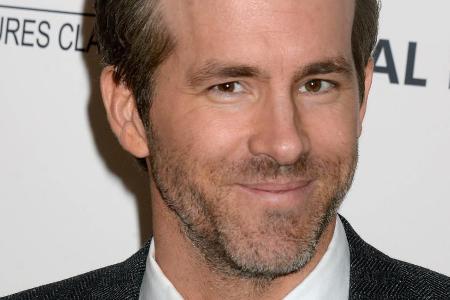 Ryan Reynolds gratuliert Betty White zu ihrem 97. Geburtstag Ryan Reynolds gratuliert Betty White zu ihrem 97. Geburtstag