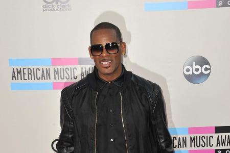 R. Kelly muss sich mit massiven Vorwürfen auseinandersetzen R. Kelly muss sich mit massiven Vorwürfen auseinandersetzen