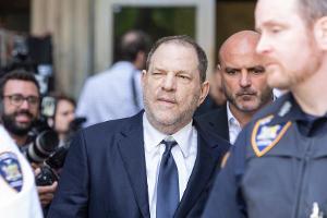 Rückschlag für Harvey Weinstein: Sein Strafverteidiger wirft hin