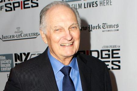 Alan Alda möchte trotz seiner Parkinson-Erkrankung weiterhin arbeiten Alan Alda möchte trotz seiner Parkinson-Erkrankung weiterhin arbeiten