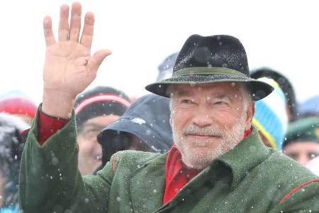 Arnold Schwarzenegger im Schneetreiben beim Herren-Slalom von Kitzbühel Arnold Schwarzenegger im Schneetreiben beim Herren-Slalom von Kitzbühel