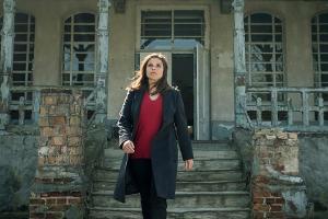"Stralsund: Schattenlinien": Nina Petersen (Katharina Wackernagel) ermittelt im Jugendwerkshof Tannenhain.