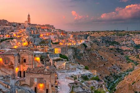 Matera hat etwa 60.000 Einwohner, die sich über den Titel Matera hat etwa 60.000 Einwohner, die sich über den Titel
