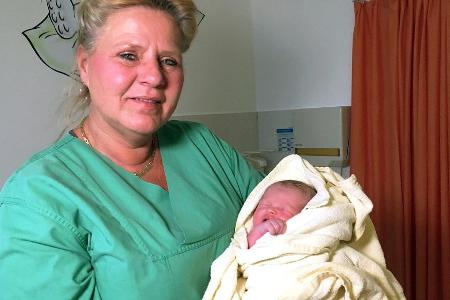 Die stolze Silvia Wollny und ihr neues Enkelkind Die stolze Silvia Wollny und ihr neues Enkelkind