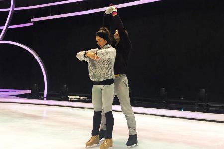 Sarah Lombardi kämpft sich trotz Muskelfaserriss zurück aufs Eis Sarah Lombardi kämpft sich trotz Muskelfaserriss zurück aufs Eis