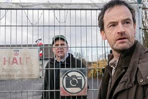 "Tatort: Zorn" lief am Sonntag im Ersten. Friedemann Keller (Götz Schubert, l) mit Kommissar Peter Faber (Jörg Hartmann)