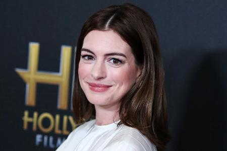 Anne Hathaway kann auf einen Gastgeber bei den Oscars verzichten Anne Hathaway kann auf einen Gastgeber bei den Oscars verzichten