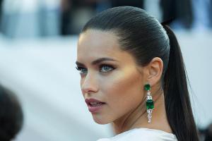Adriana Lima ist offenbar wieder Single