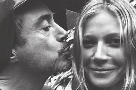 Gwyneth Paltrow (r.) gratulierte Robert Downey jr. (l.) mit diesem Selfie zum Geburtstag Gwyneth Paltrow (r.) gratulierte Robert Downey jr. (l.) mit diesem Selfie zum Geburtstag